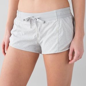Lululemon White and Gray Hotty Hot Shorts Sz 6